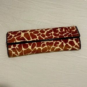 Aldo Giraffe hand clutch